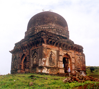 Tomb north of Alamgir Gate Monument